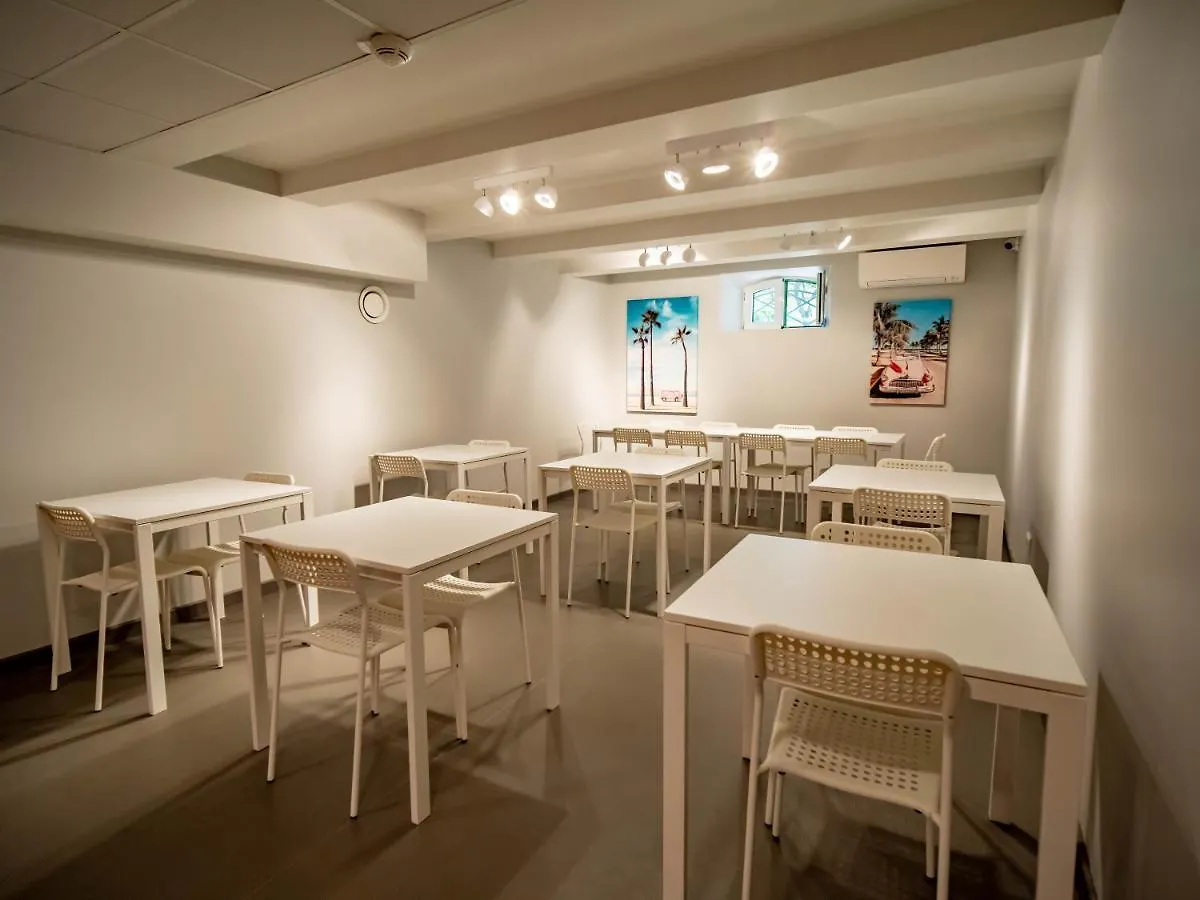 Hostel Banana'S Camp Cannes