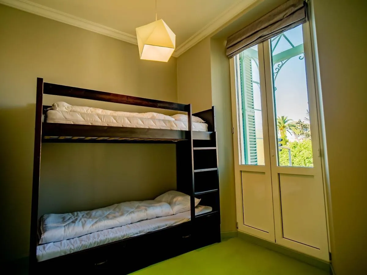 Hostel Banana'S Camp Cannes